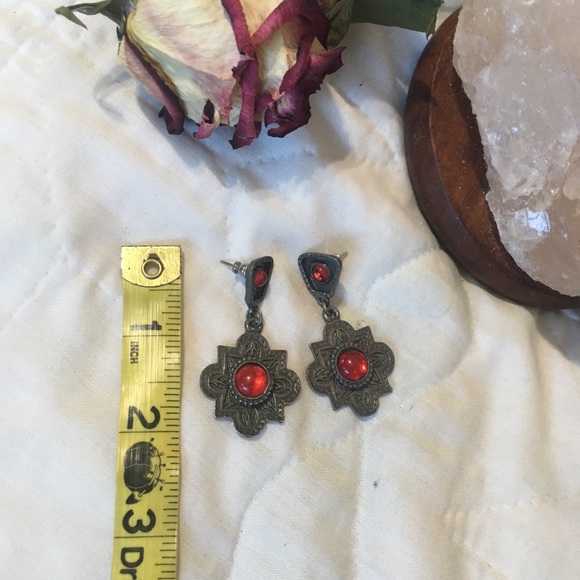 🥀 Gothic Red Stone Earrings - Picture 3 of 3